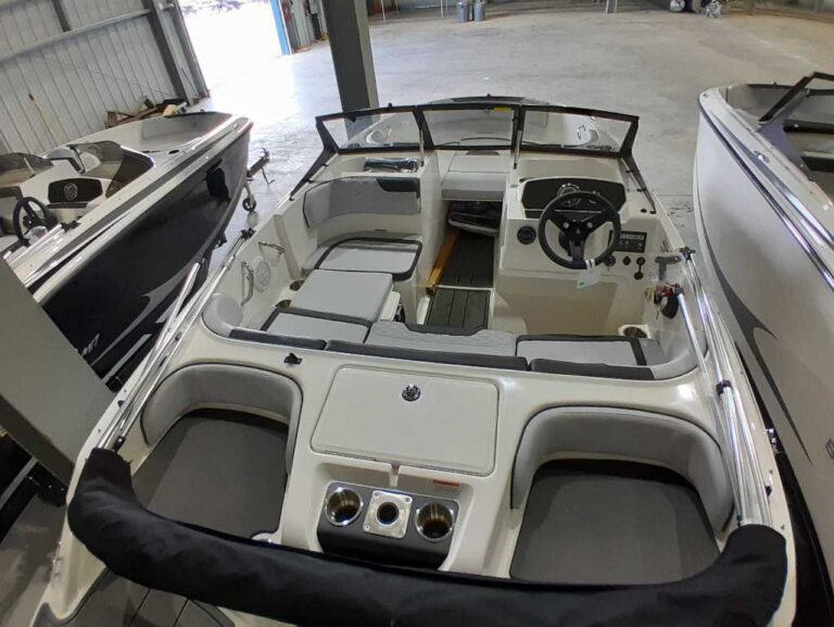 2025 Bayliner M17 - Full Windshield US-BLBX1228F425 [photo 17]